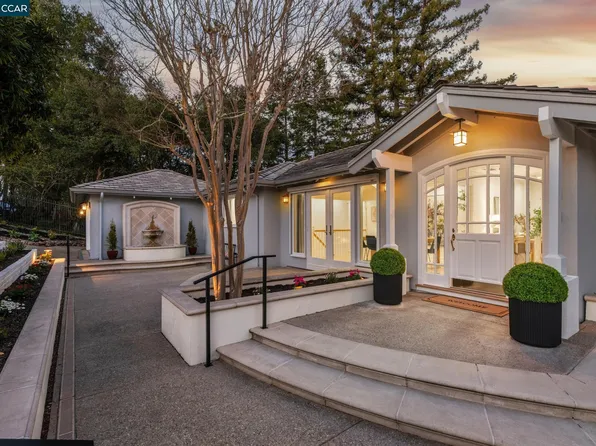 15 Los Dedos Rd, Orinda, CA 94563