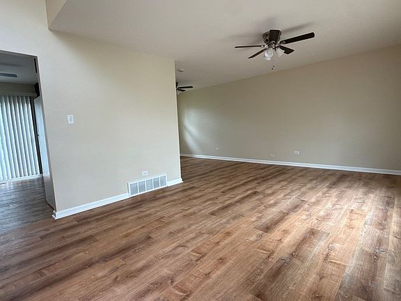 4th image of 23050 East Dr