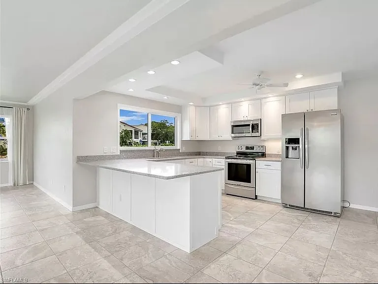 4265 Island Cir #B — Photo 13