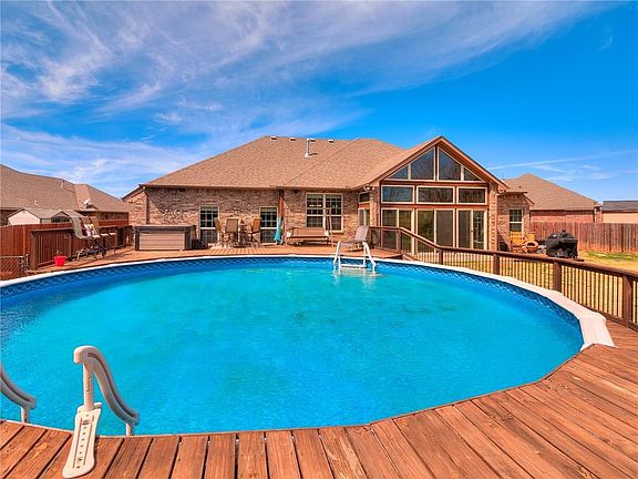 4th image of 1525 Savannah Cir