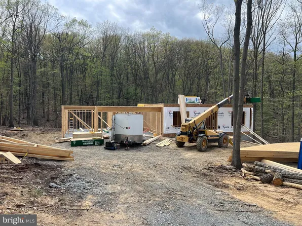 1163 Kuhn Rd, Boiling Springs, PA 17007