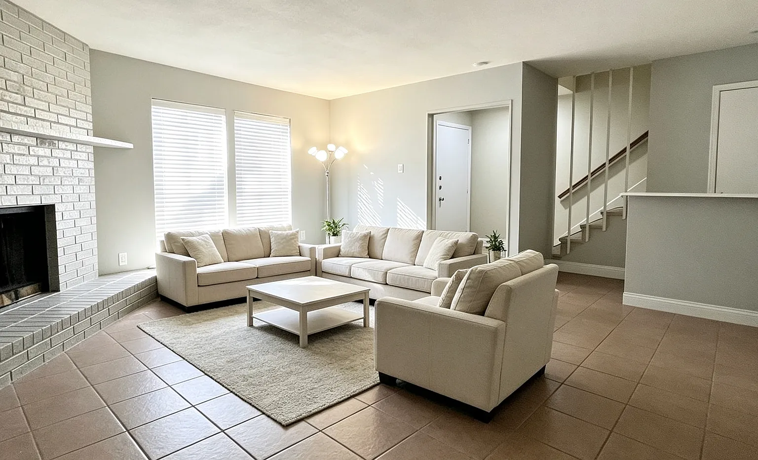 3 bed, 2.5 bath, 1664 sqft, $1,749 — Photo 3