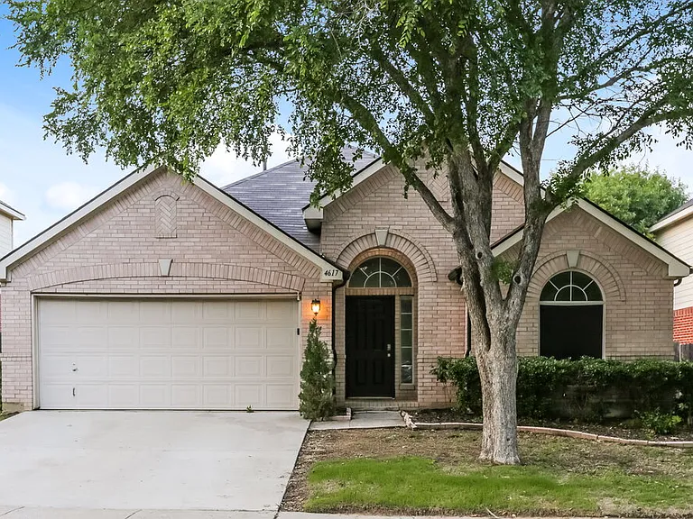 4617 Seneca Dr — Photo 1