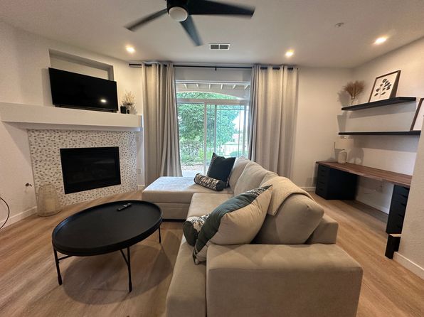 8412 S Holland Ct UNIT 106