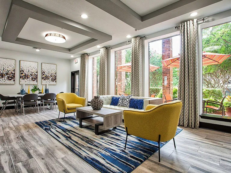Country Club Apartments — Photo 13