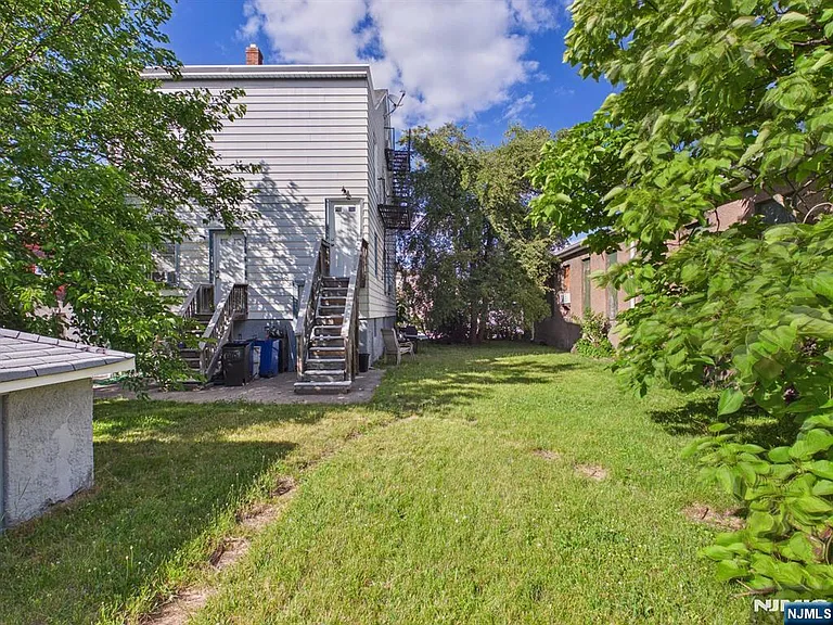 139 Fairview Ave — Photo 10
