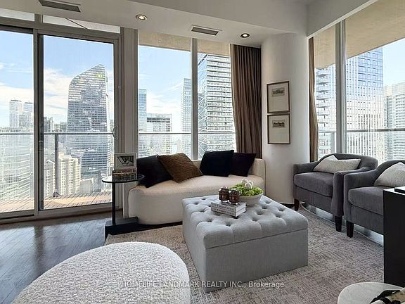 5th image of 126 Simcoe St #3303