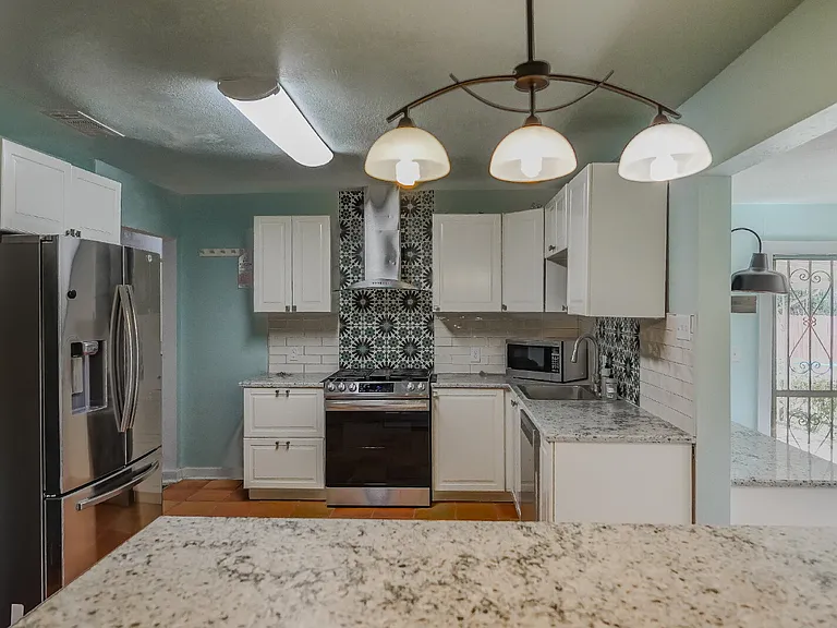 2622 W Summit Ave — Photo 6
