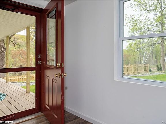 5th image of 682 Underhill Ave