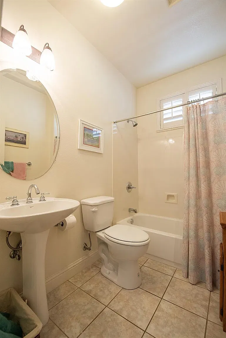 4 bed, 2576 sqft, $3,100 — Photo 4