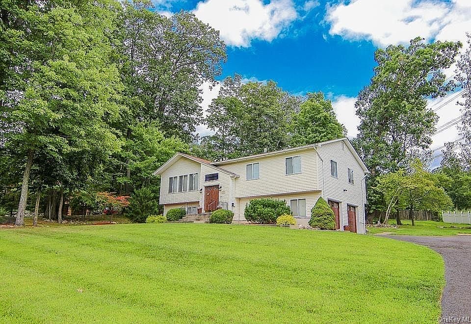 1st image of 9 Chamberlain Ct
