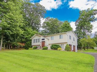 9 Chamberlain Ct, Pomona, NY 10970