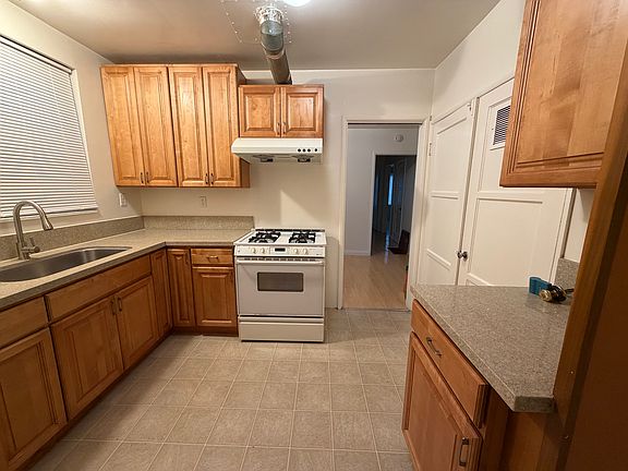 5th image of 1554 Prospect Ave APT C