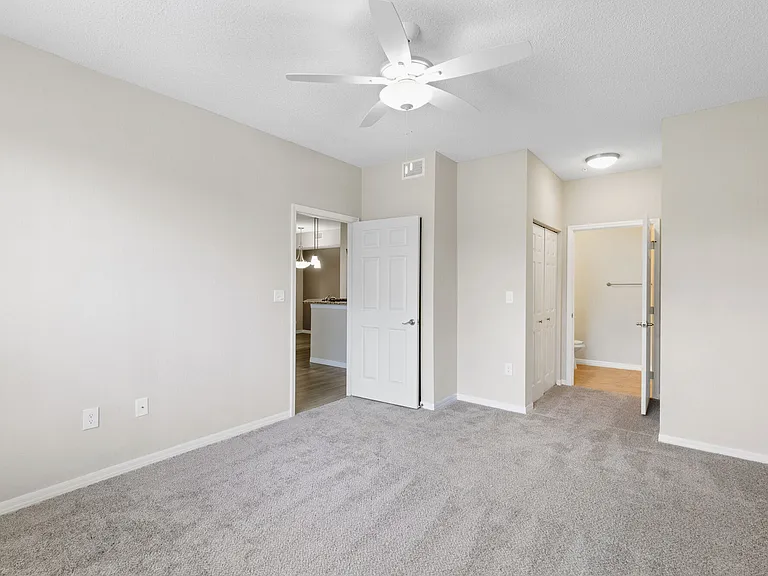 Woodmere Apartments Of Venice — Photo 25