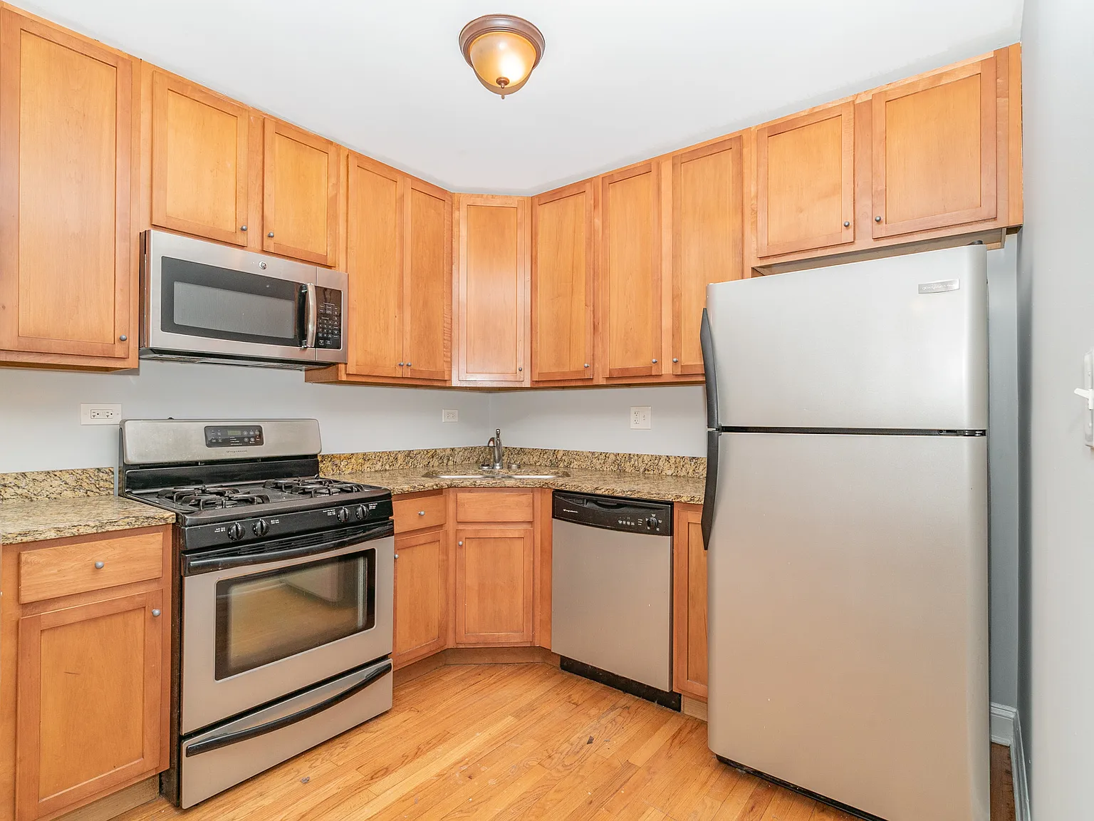 2 bed, 975 sqft, $1,850 — Photo 4