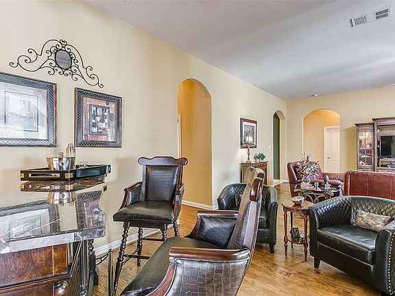 3rd image of 2704 Gray Rock Dr