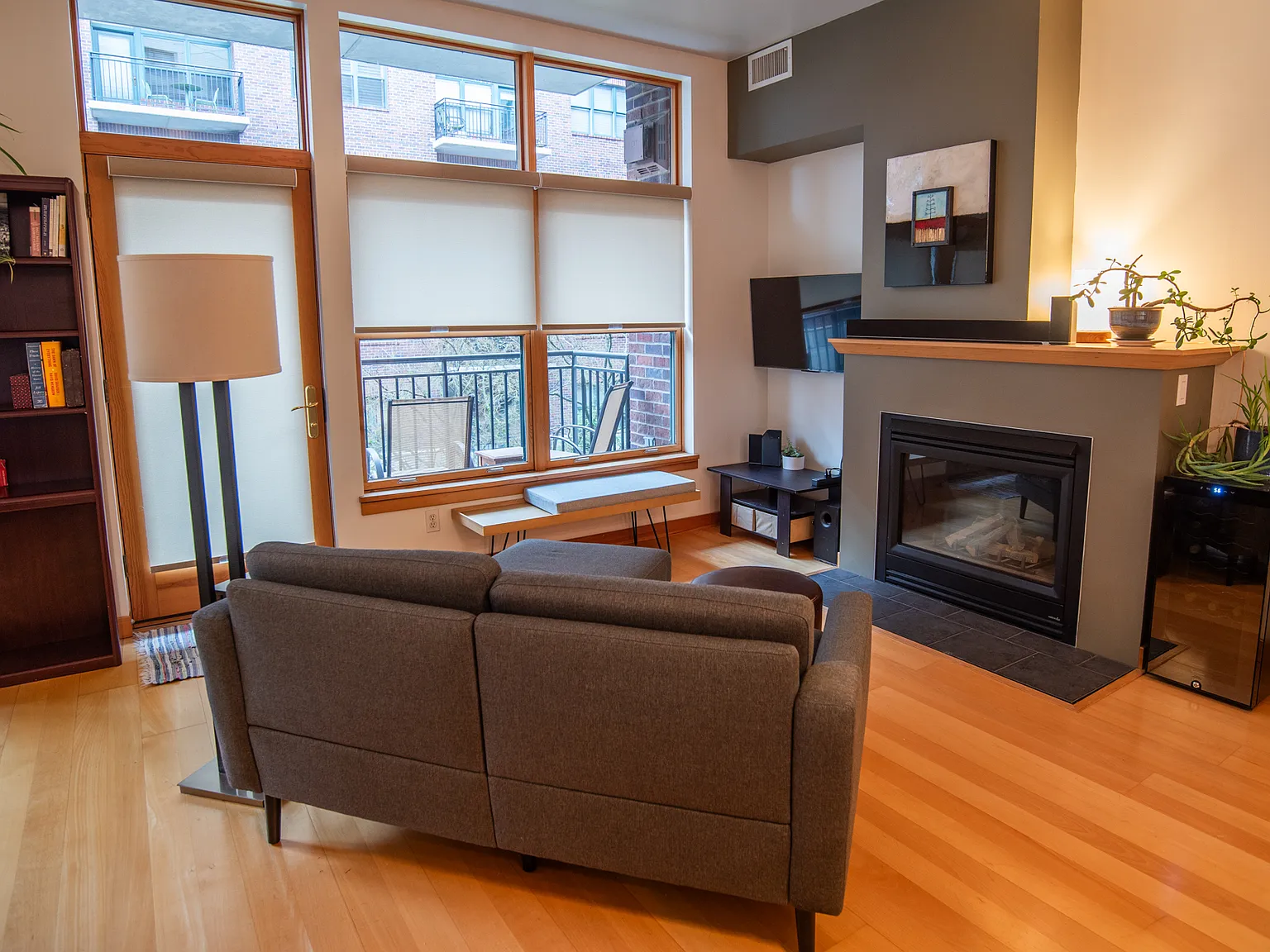 1 bed, 927 sqft, $2,600 — Photo 2