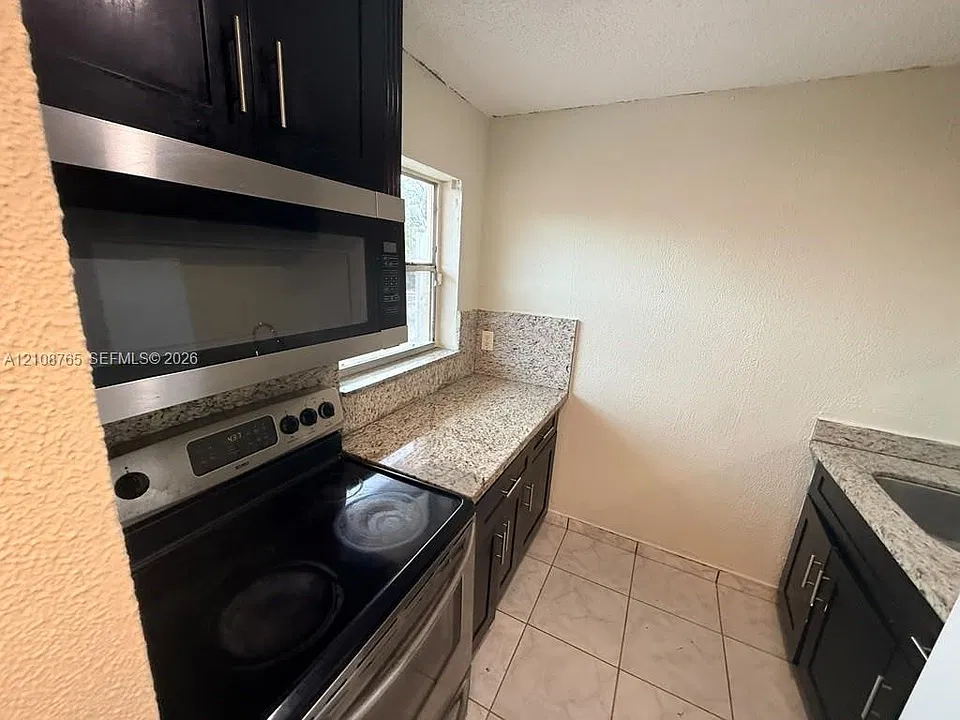2721 NW 23rd Ct #3