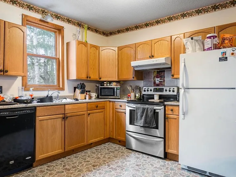 92 Colby St #B — Photo 4