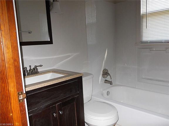 5th image of 186 Harvey St