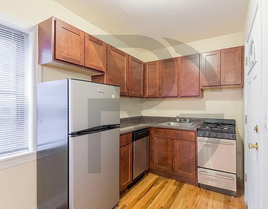 1st image of 821 W Cornelia Ave #U316