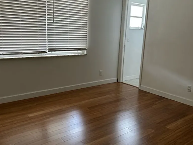 656 Palm View Dr #4 — Photo 12
