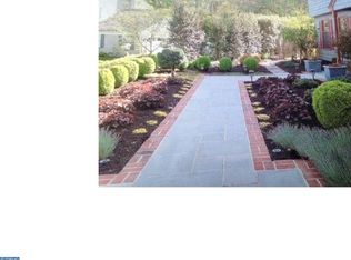 4 Hedgerow Dr, Spring House, PA 19477