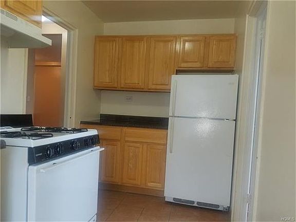 4th image of 500 Riverdale Ave APT 5A