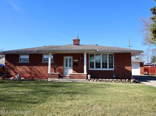 29738 Ailanthus Dr, Flat Rock, MI 48134