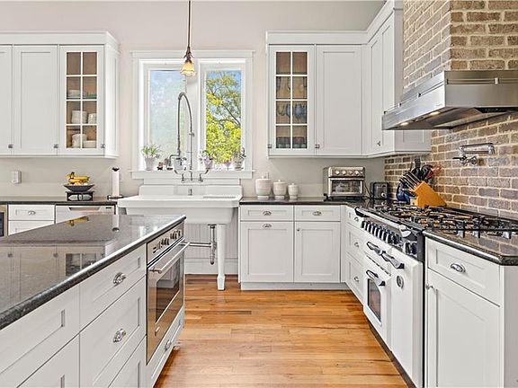 4th image of 1925 Livingston St