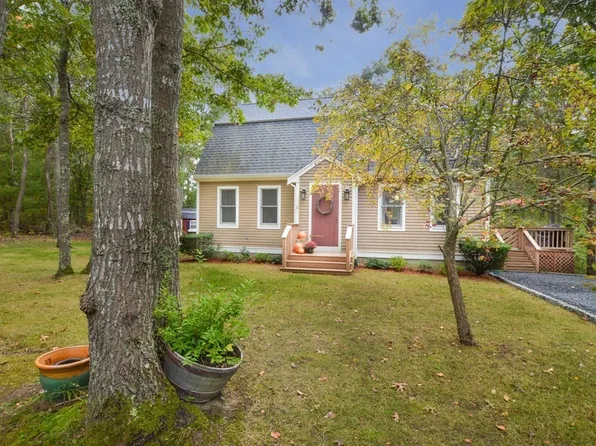 11 Deer Hollow Rd, Forestdale, MA 02644
