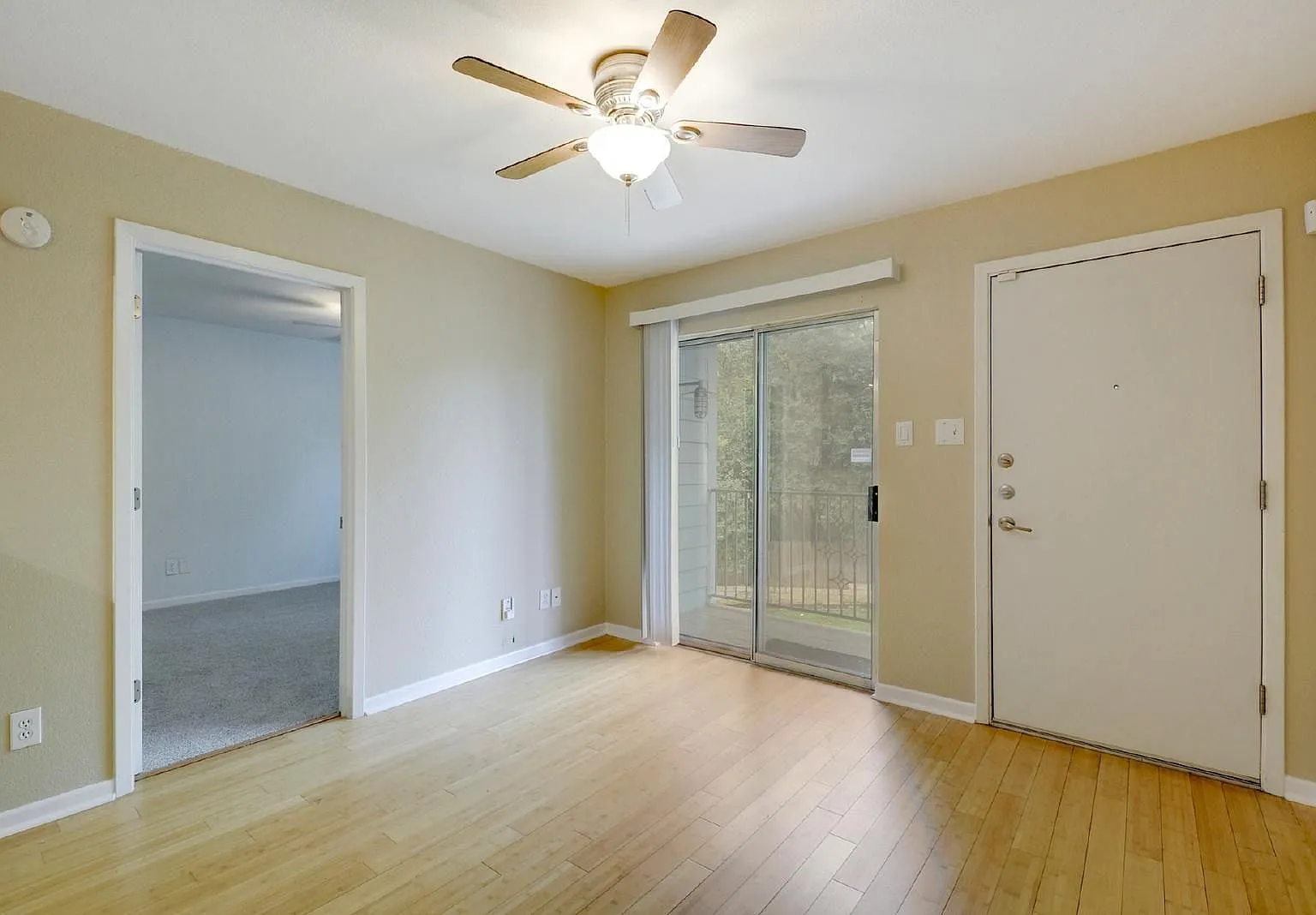 1 bed, 1.0 bath, 520 sqft, $1,045 — Photo 2