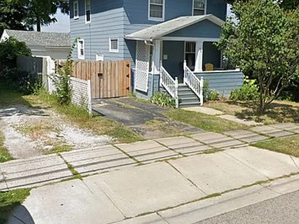 827 Cleveland St, Lansing, MI 48906