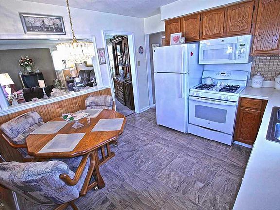 4th image of 21612 Winshall St