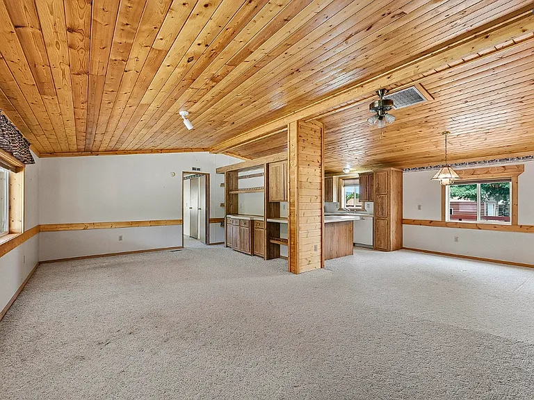 408 N Harmony Dr — Photo 3