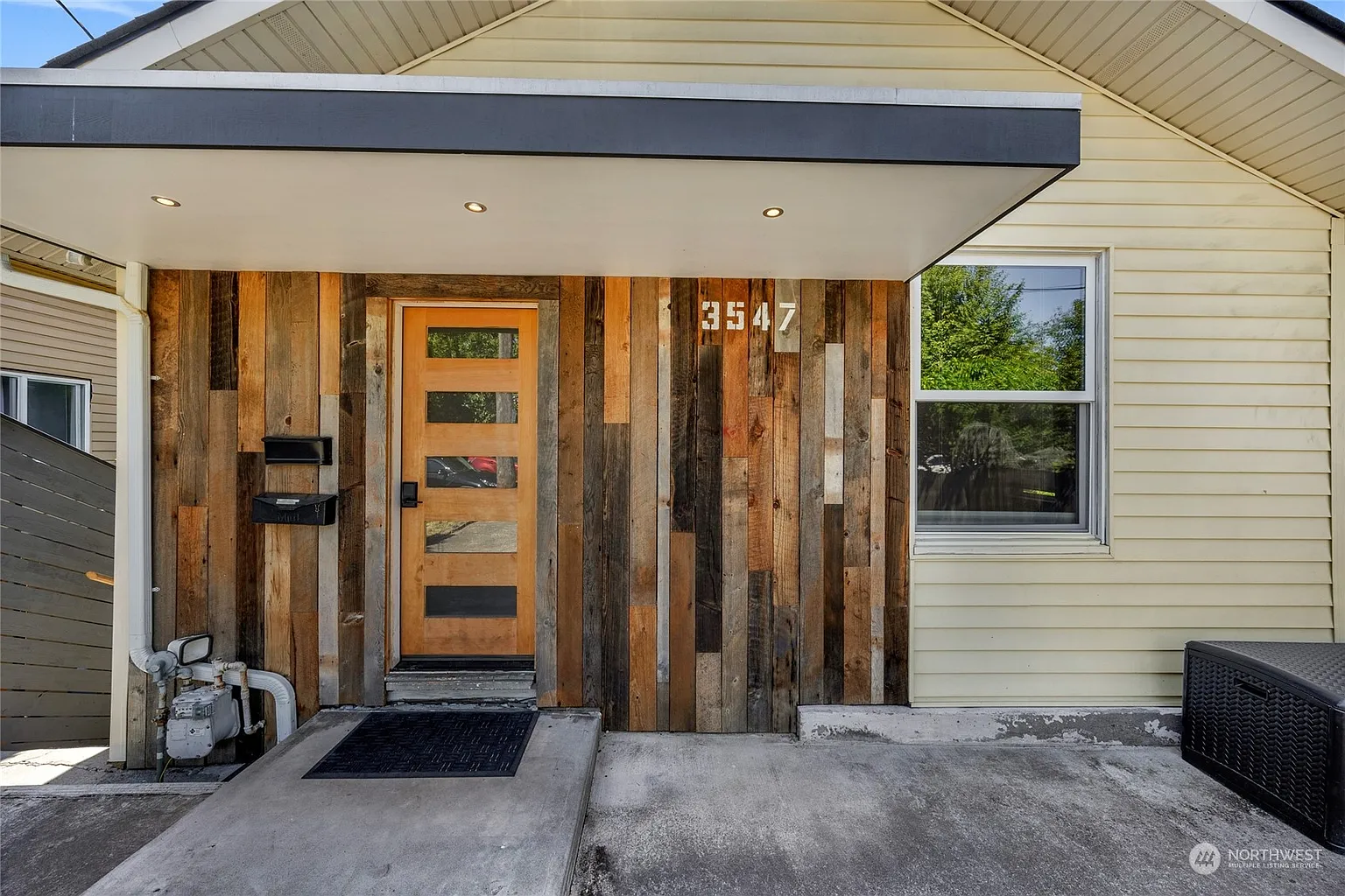 3547 S Hudson Street photo 1