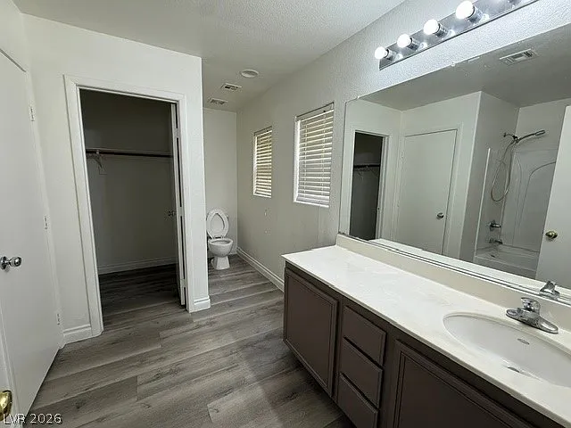 8012 Dutch Villas St — Photo 10