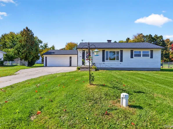 5072 Mobile Dr, Flint, MI 48507
