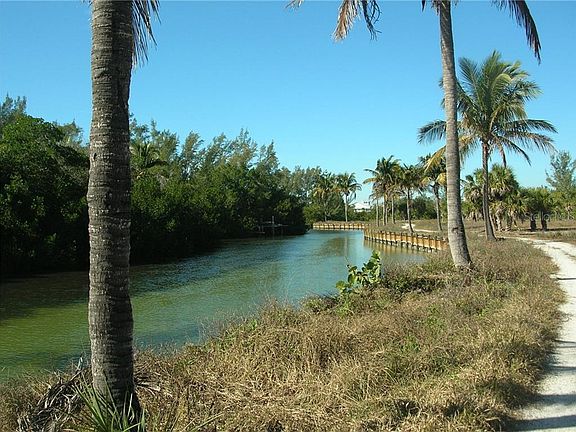 4th image of 8040 Bocilla Dr