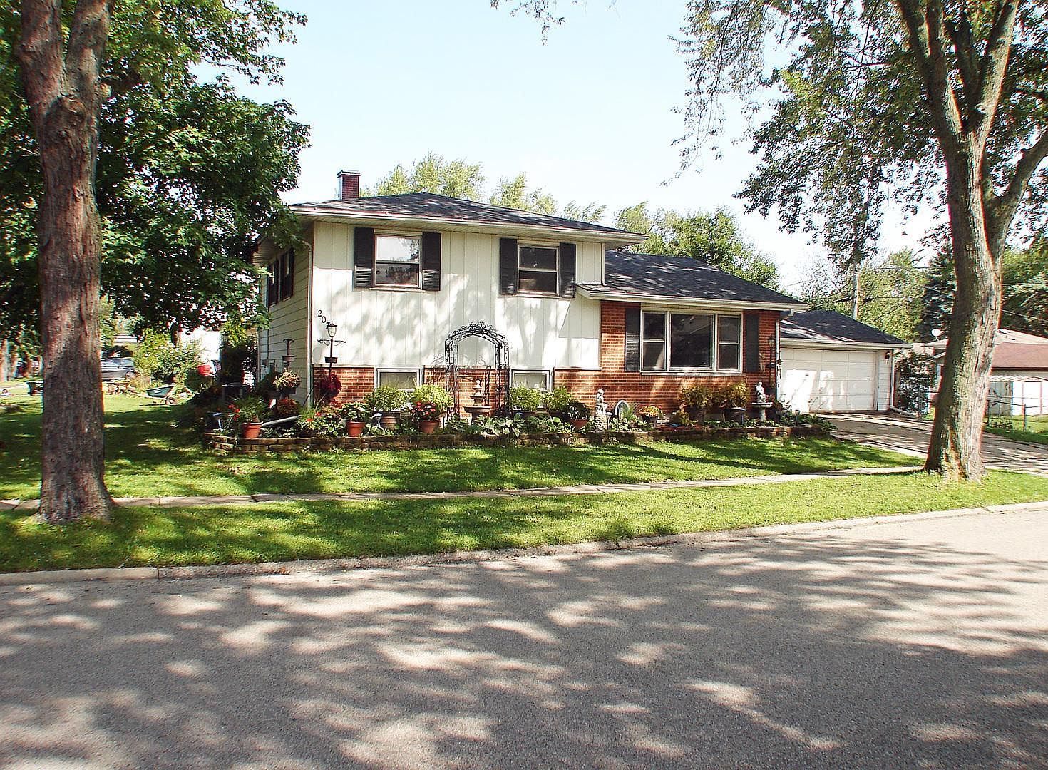 207 N Idlewild Ave, Mundelein, IL 60060 Zillow