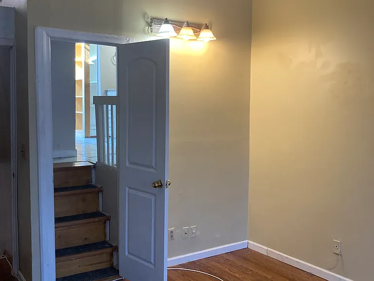 686 Washington Blvd — Photo 28