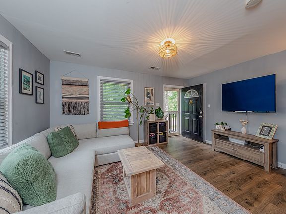 3rd image of 6616 Fitzhugh Ave