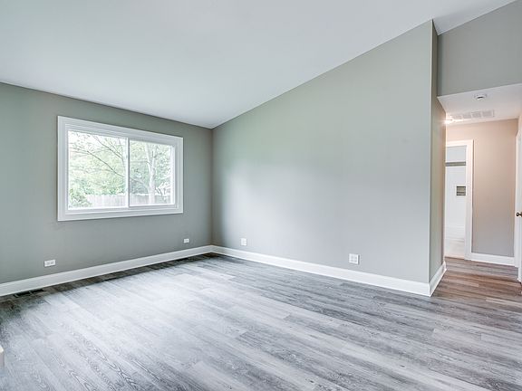 5th image of 106 Foxcroft Rd