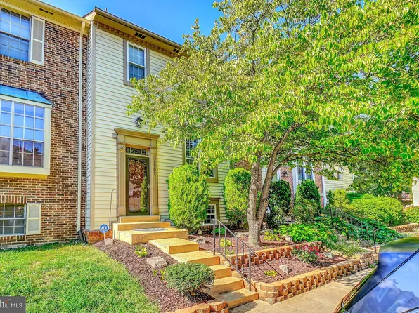 2709 Woodwalk Ct, Alexandria, VA 22306