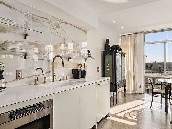 3rd image of 7135 Hollywood Blvd APT 201