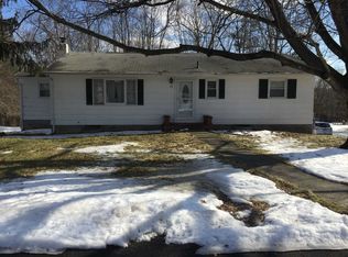 15 Corine Dr, Poughkeepsie, NY