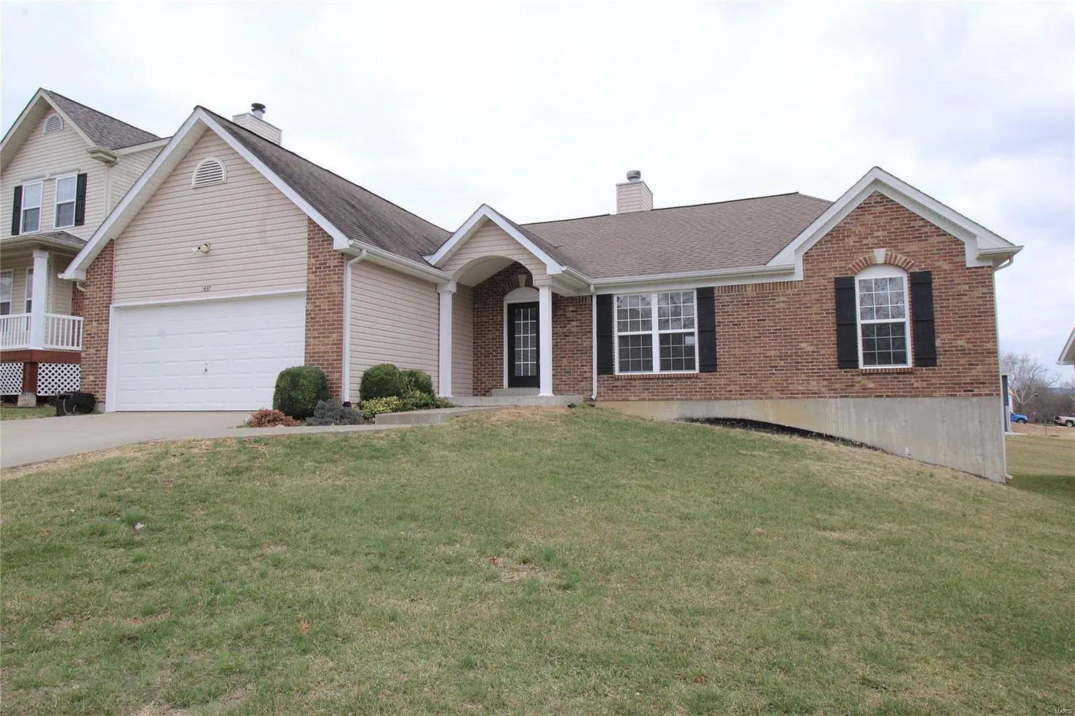 1437 Riverwood Dr photo 1