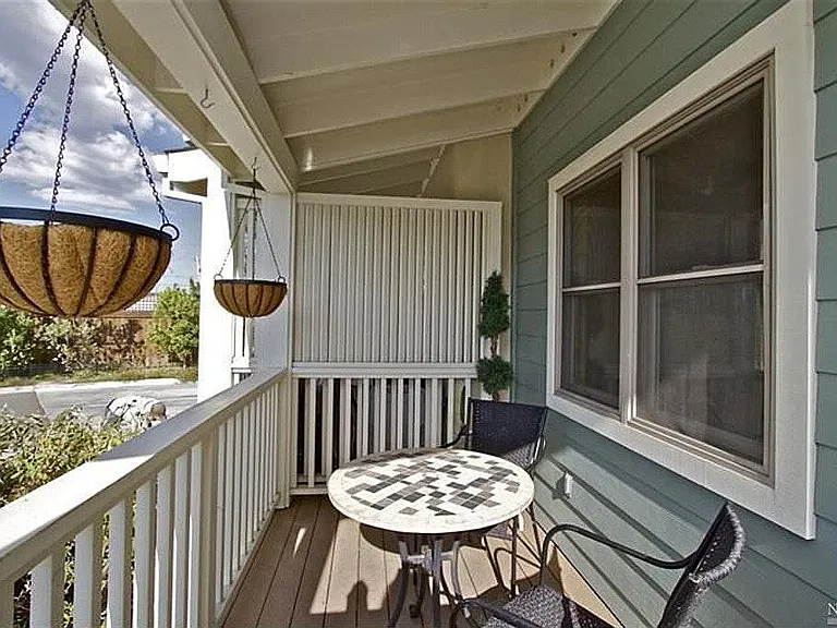 432 Lindberg Cir — Photo 3