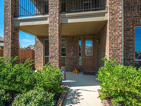 5th image of 621 Allister Ct