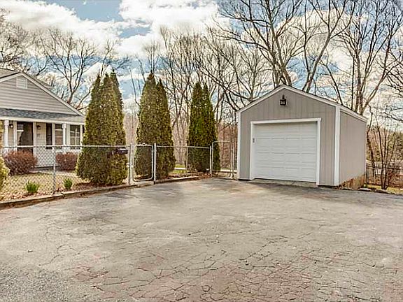 3rd image of 27 Bradford Ct